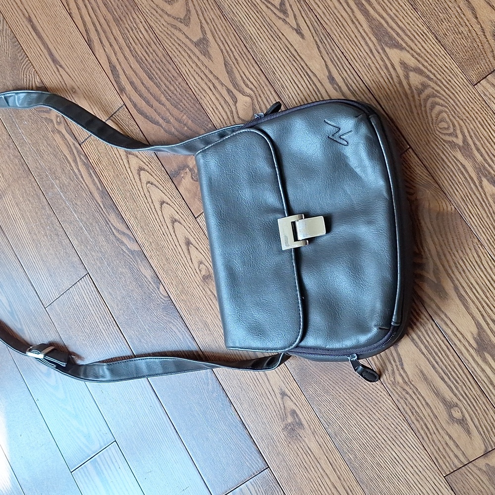Brownish/Blackish Gloria Vanderbilt Classy Zippered Purse